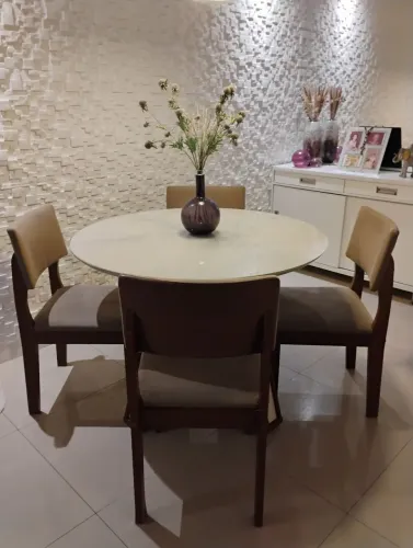 Mesa de Jantar Redonda com 4 Cadeiras - Excelente Estado