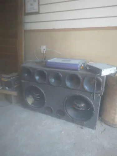 Vendo um som automotivo em perfeitas condições