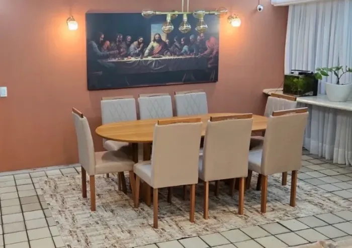 Mesa e cadeiras 8 lugares
