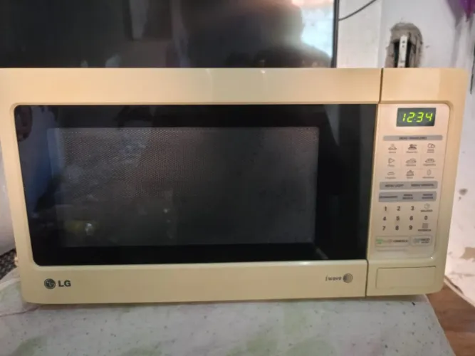 Micro-ondas LG 30litros funcionando direitinho 150 reais sou de campo grande