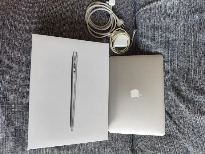 MacBook Air 13 (2017)