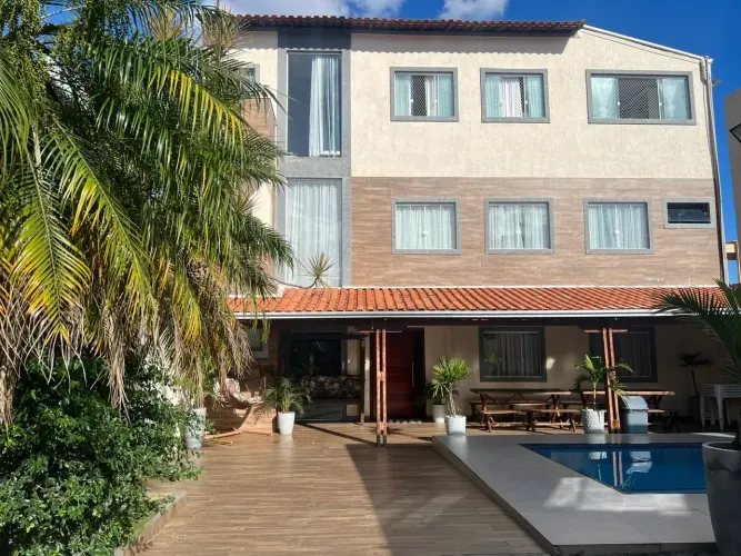 Casa para aluguel tem 350 metros quadrados com 5 quartos em Aeroporto - Juiz de Fora - Min