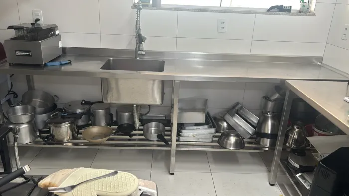Bancada de inox com pia