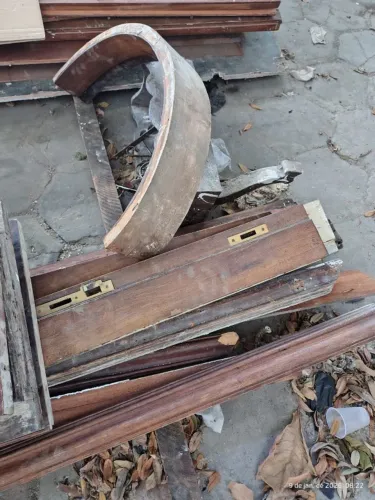 portas de madeira maciça com fechadura e caixonete