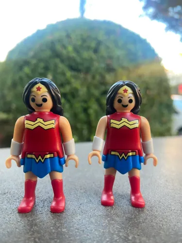 Uma unidade mulher maravilha Kinder joy