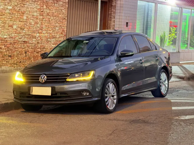 Volkswagen Jetta Comfortline 1.4 TSI 16V 4P Aut. 2017