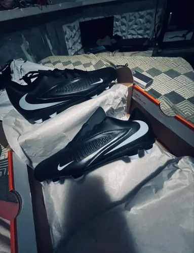 CHUTEIRA DE CAMPO NIKE 42
