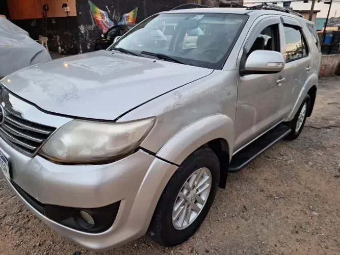 Toyota Hilux SW4 SR 4X2 2.7/2.7 Flex 16V Mec. 2014