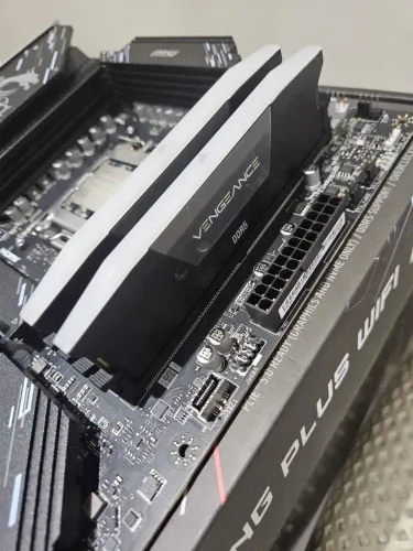Memória RAM, DDR5, 32GB (2X16), 6000 MHz, 36CL Modelo: Corsair Vengeance 1 semana de uso!
