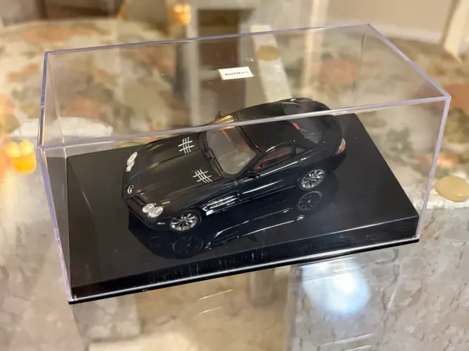 Mercedes-Benz SLR McLaren na escala 1/43 não 1/18 fabricada pela AUTOart