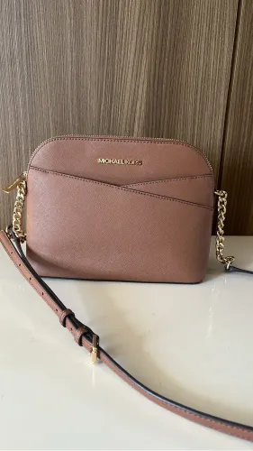 Vendo bolsa da Michael Kors, usada poucas vezes, novinha, sem nenhum detalhe.