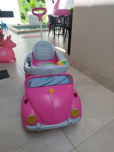 Carrinho de Pedal Fusca Rosa Infantil - Conservado