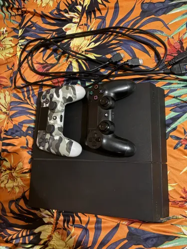 PS4 FAT 500GB (TROCO EM IPHONE COM VOLTA)