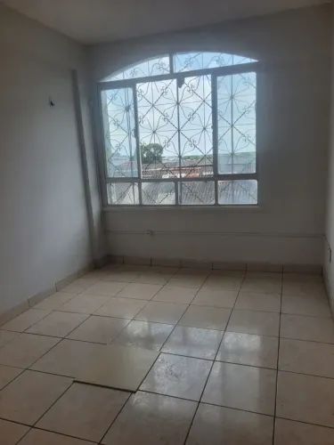 Alugo ap de 3/4 sendo uma suite , copa cozinha, sala de estar jantar, Dependência comple