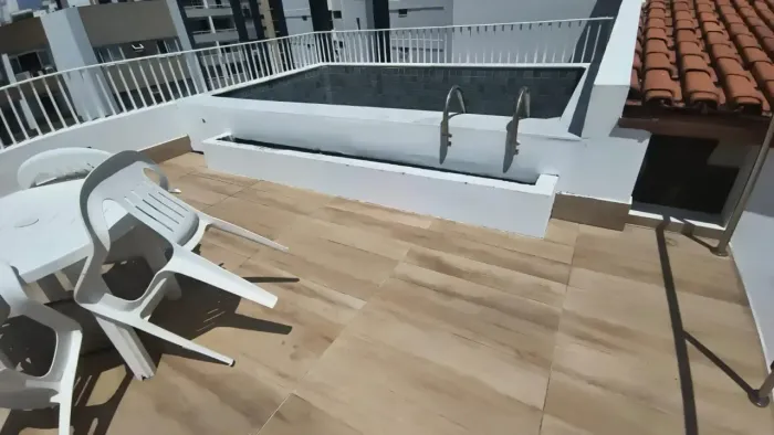 Ampla cobertura à venda na Pituba, av. Paulo VI. 3 quartos com 1 suíte + gabinete.