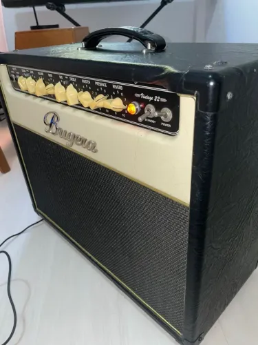 BUGERA V22 - Amplificador Valvulado