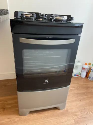 Fogão 4 Bocas Electrolux Prata com Mesa de Vidro e Porta Full Glass (52LSV)