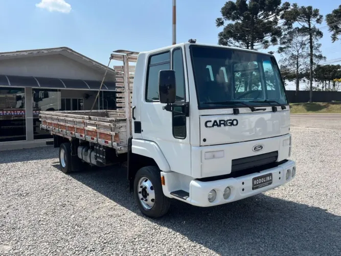 Vende se Ford cargo 712 ano 2011