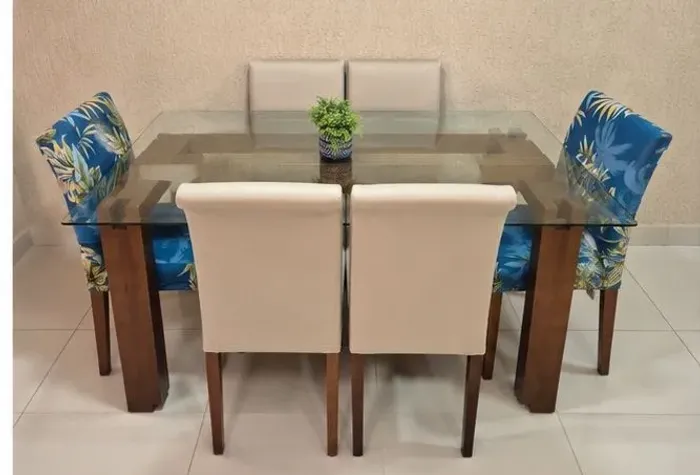 Mesa retangular com tampo de vidro e 6 cadeiras