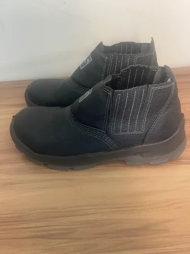Bota de segurança novo