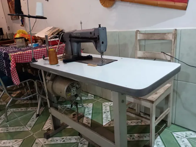 Máquina de costura reta industrial 