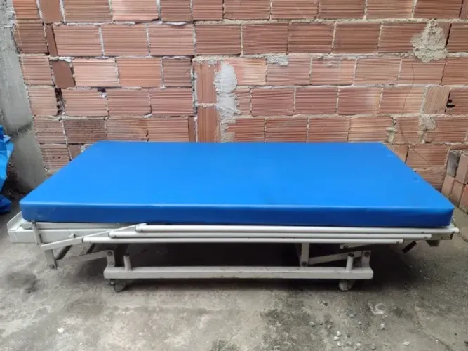 Cama hospitalar com regulagens e colchao em Queimados