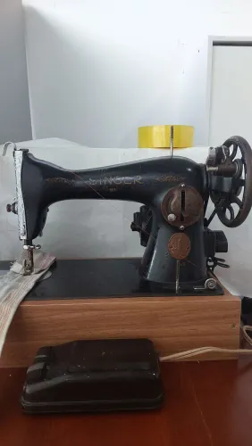 Máquina Singer Pretinha