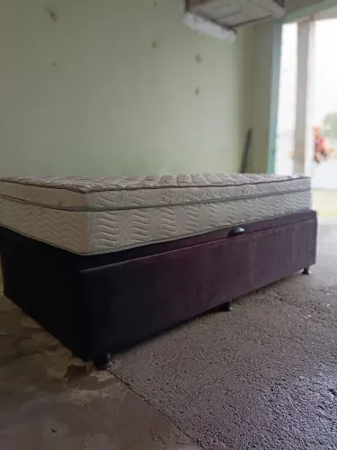 Vende se cama de solteiro com colchão usado mas em boas condições 450