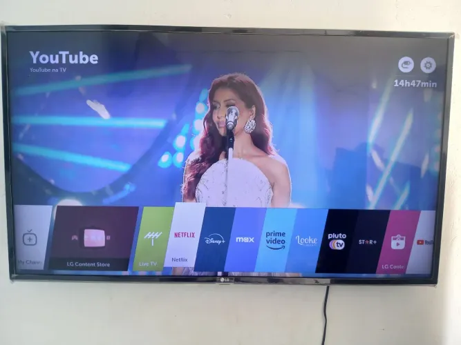 Vendo tv lg smart de 43 polegadas no precinho pra hoje