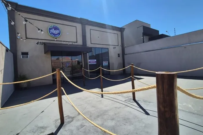 Salão Comercial à venda com pé direito duplo, 100m², são 2 salões de 50m² cada, ao lado do