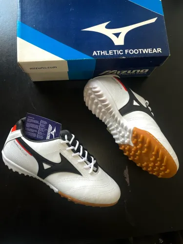 Chuteira Mizuno Morelia Club Society Tam. 40 - Nova na Caixa