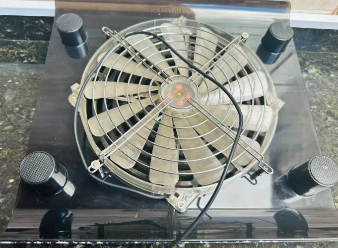 COOLER DE REFRIGERAÇÃO PARA NOTEBOOKS E RECEPTORES PARA EVITAR O AQUECIMENTO
