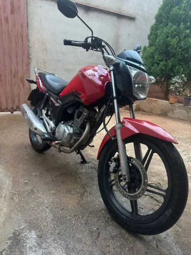 Vendo Fan 150 ano 2015 em ótimo estado só pegar e andar