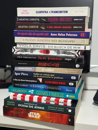 Livros variados no precinho 