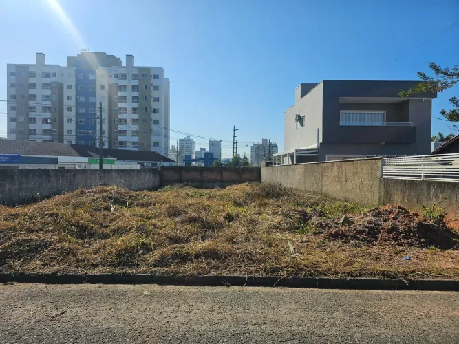 Terreno plano à venda na Pedra Branca