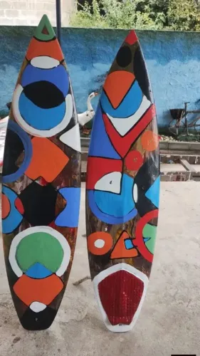 Em 2006 Lousada lam?a Coleção Arte Pranchas Recicládas