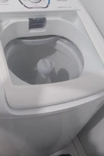 Máquina de lavar roupa Eletrolux funcionando perfeitamente..