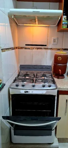 Fogão Brastem 4 bocas + exaustor. Acendimento automático.