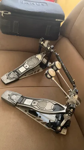 Pedal duplo Mapex Janus com case