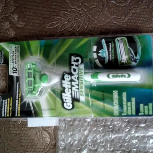 Kit dois aparelhos de barbear da Gillette mach3 sensitive