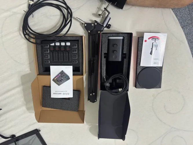 Kit Fifine Ampligame KS5 Streamer/Gamer, RGB, Com Mic. e Mixer de Áudio, XLR/USB, Preto