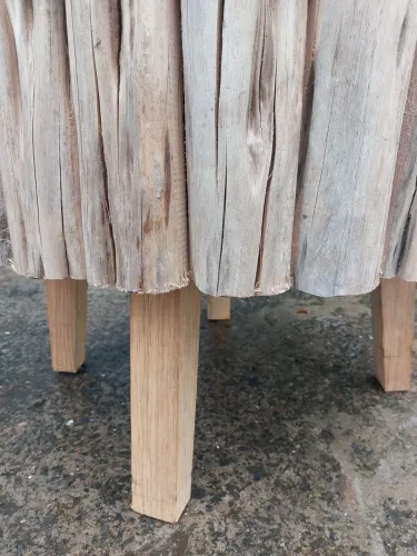 Mesa de centro rústica em madeira maciça de demolição
