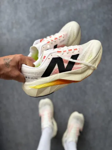 New Balance FUELCELL REBEL V4 Solado EVA Cabedal Premium Bege/laranja Masculino Importado 