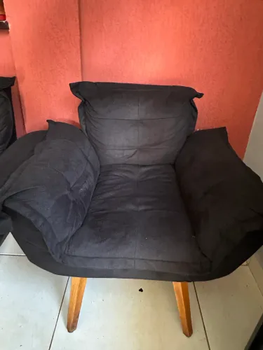 2 poltronas bem conservadas cor preto 