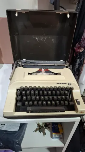 Máquina de escrever antiga Remington 15 portátil com maleta (vintage)