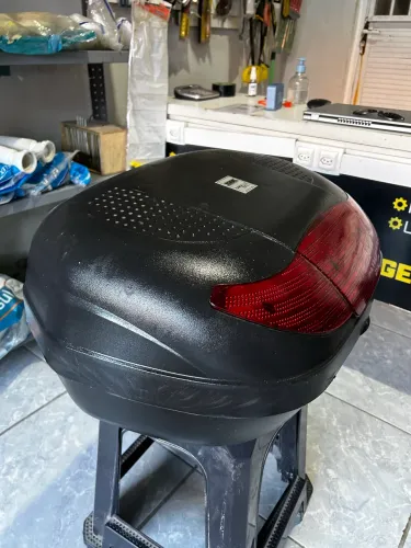  Baú 45L tork - c/ suporte incompleto - 250,00
