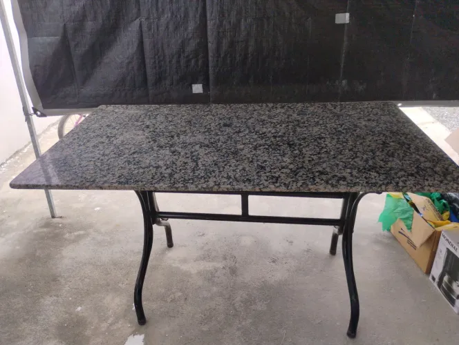 Mesa de granito 1.40x80cm