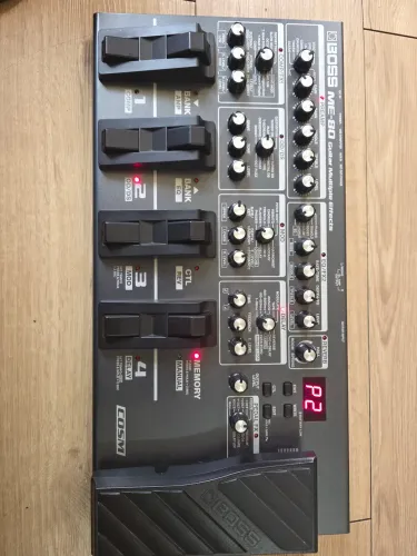 Multiefeito para guitarra BOSS ME 80