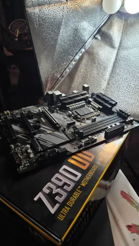 Placa-Mãe Gigabyte Z390 UD Nova Nunca Usada LGA 1151 DDR4
