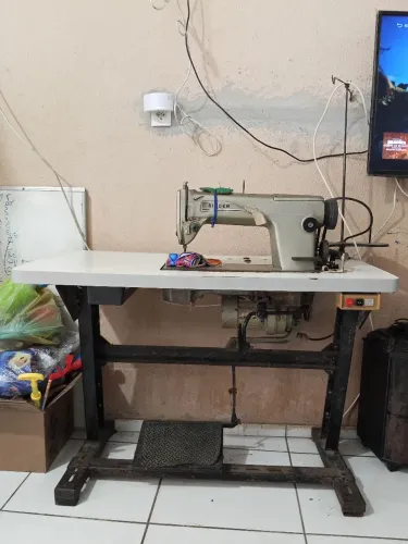 Vende-se máquina de costura RETA 